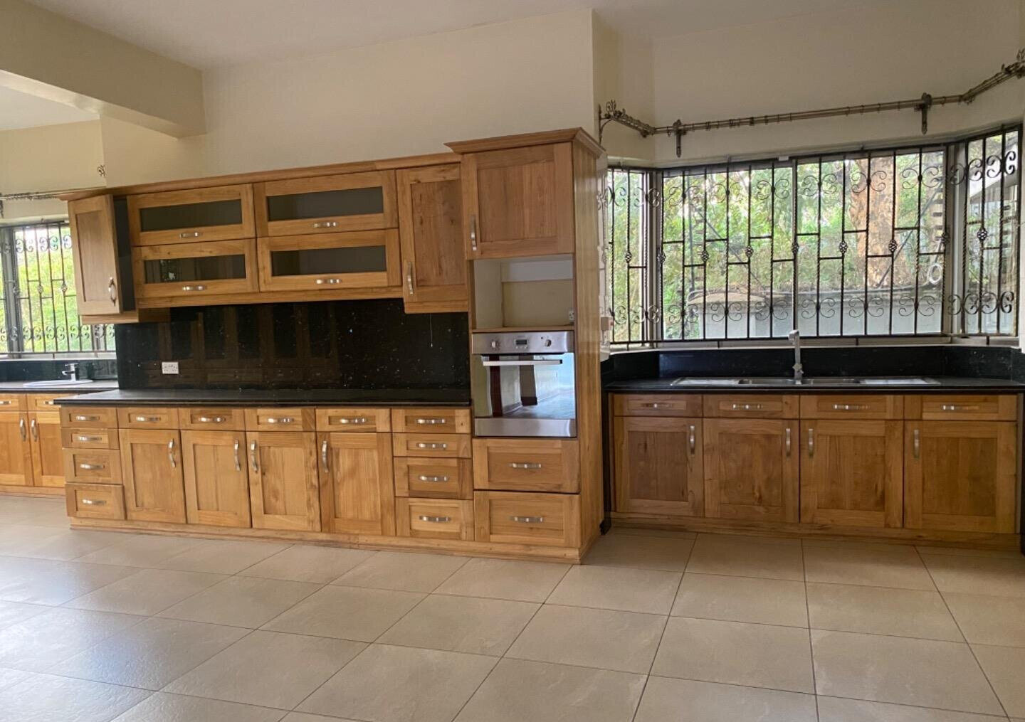 5-Bed Townhouse with Pool & Gym Access - Westlands