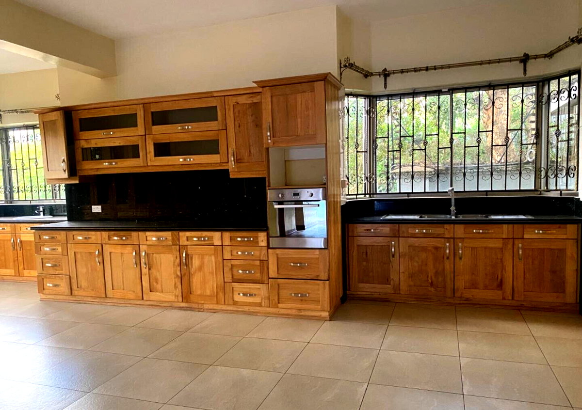 5-Bed Townhouse with Pool & Gym Access - Westlands
