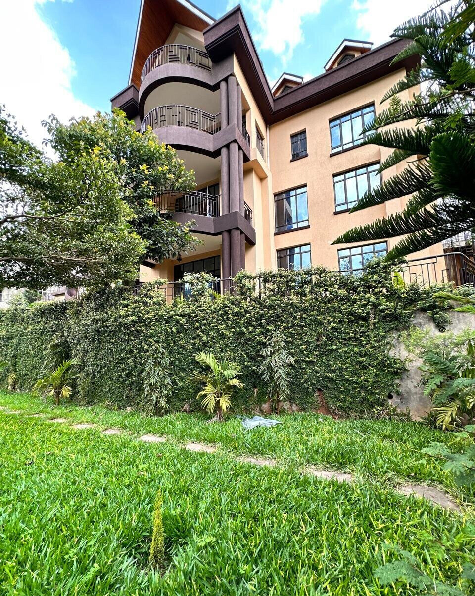 9-Ensuite Townhouse on Half-Acre in Nyari - Nairobi