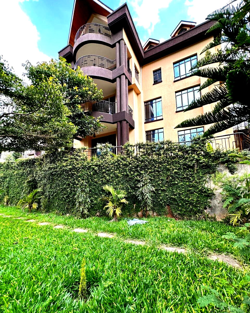 9-Ensuite Townhouse on Half-Acre in Nyari - Nairobi