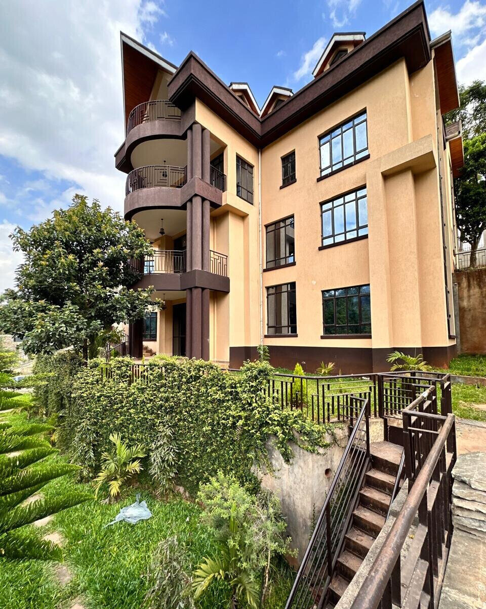 9-Ensuite Townhouse on Half-Acre in Nyari - Nairobi