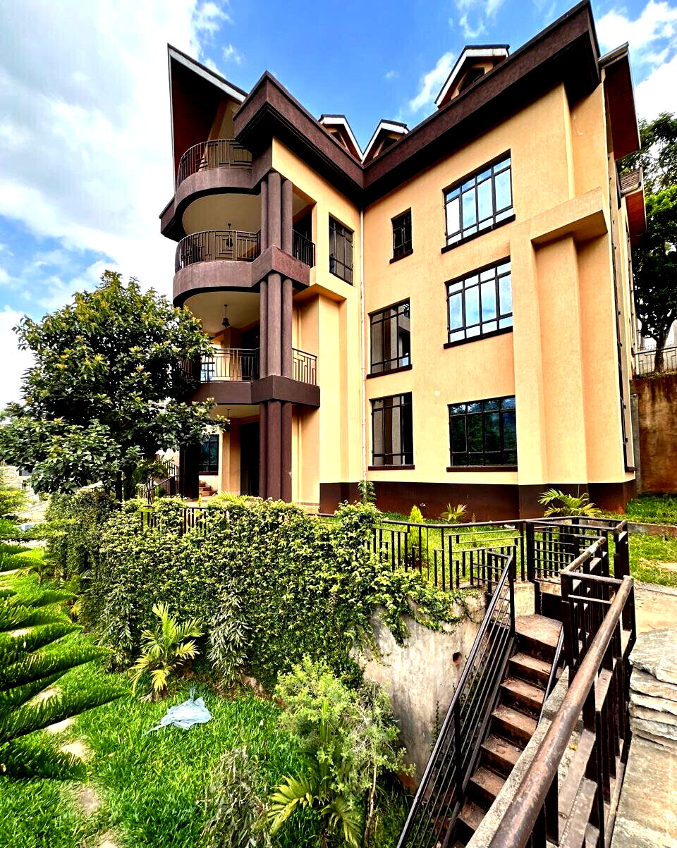 9-Ensuite Townhouse on Half-Acre in Nyari - Nairobi