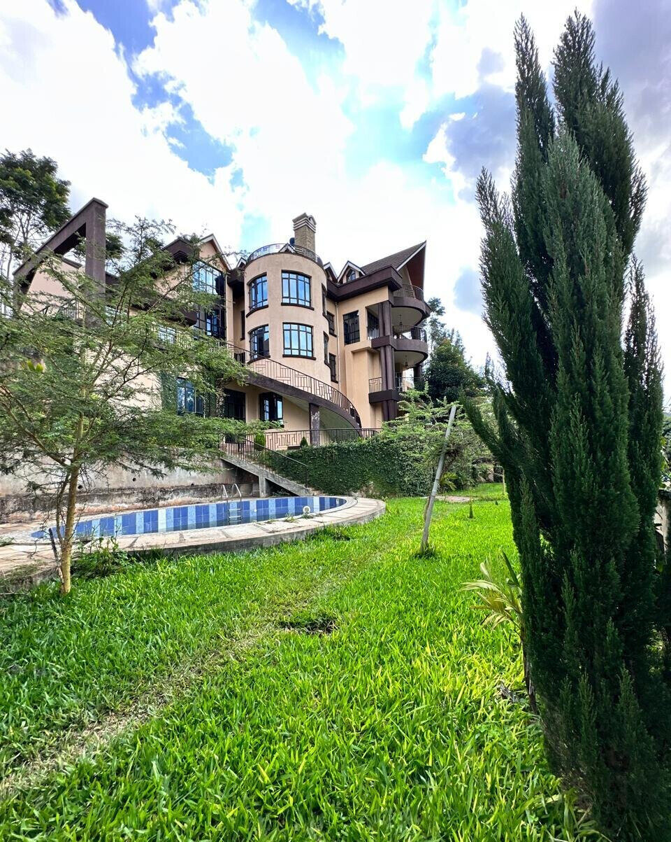 9-Ensuite Townhouse on Half-Acre in Nyari - Nairobi