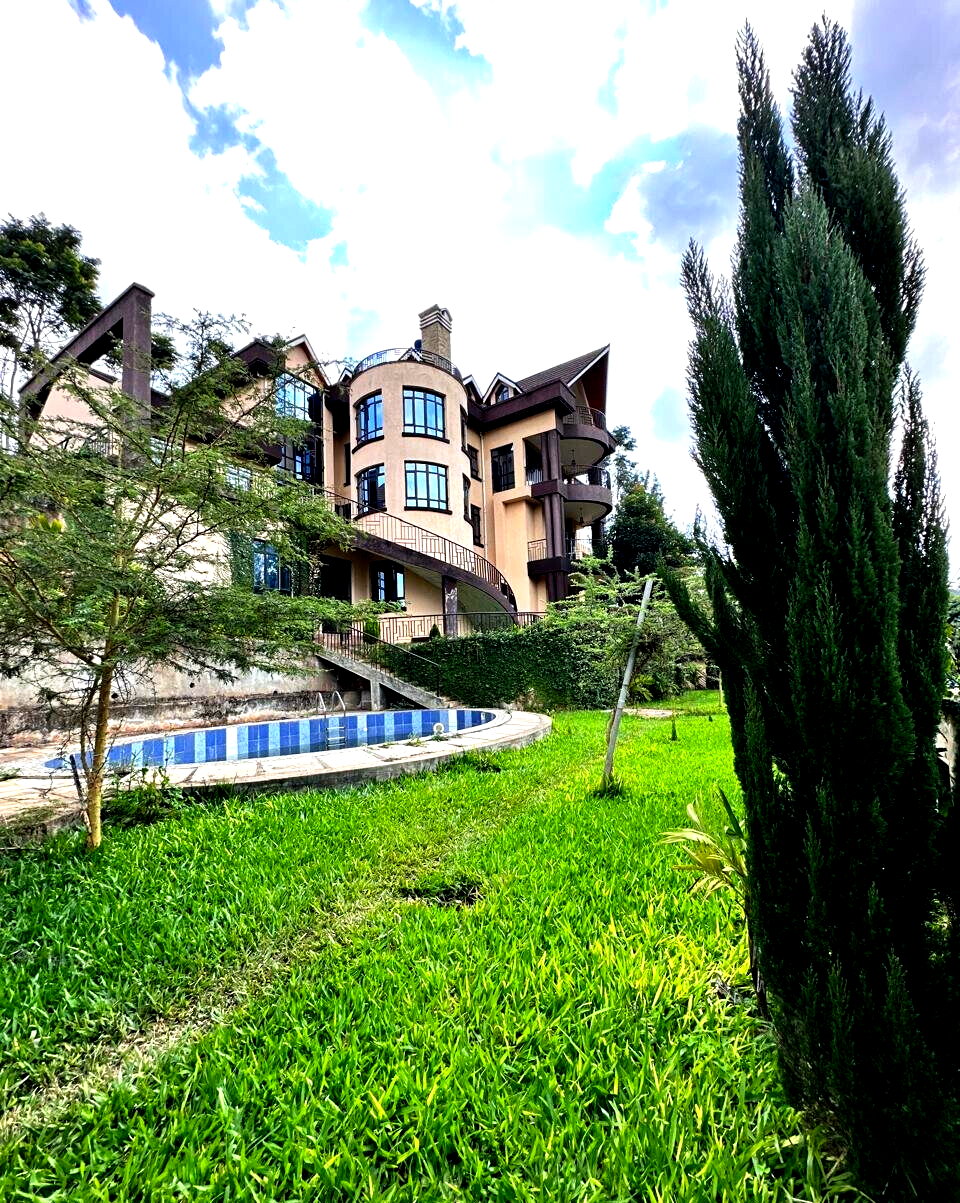 9-Ensuite Townhouse on Half-Acre in Nyari - Nairobi