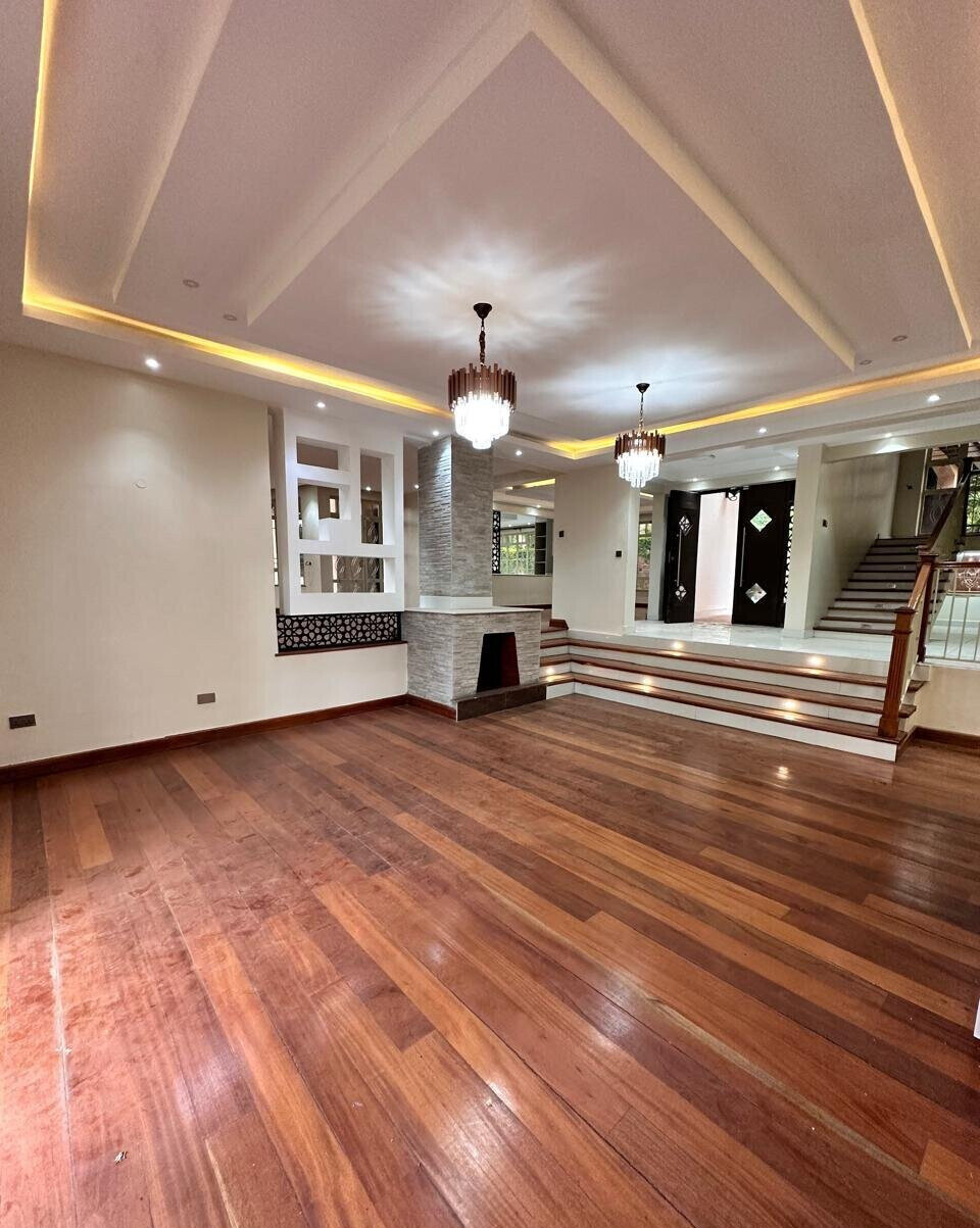 9-Ensuite Townhouse on Half-Acre in Nyari - Nairobi