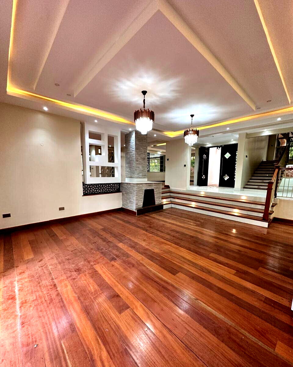 9-Ensuite Townhouse on Half-Acre in Nyari - Nairobi