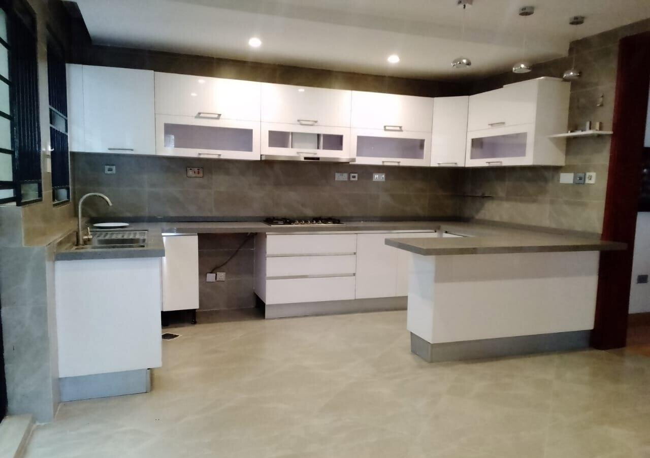 5-Bed Townhouse with Study & Modern Finishes - Lavington