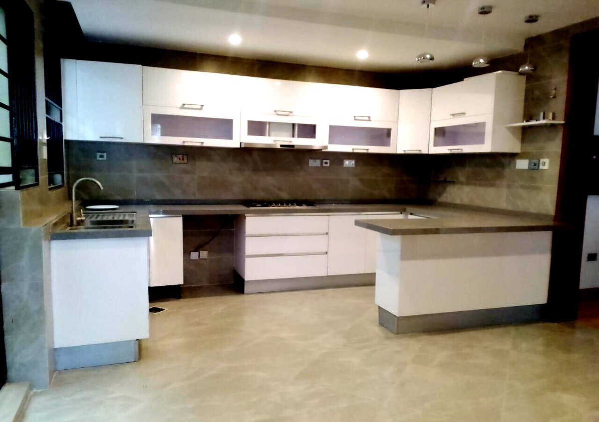 5-Bed Townhouse with Study & Modern Finishes - Lavington