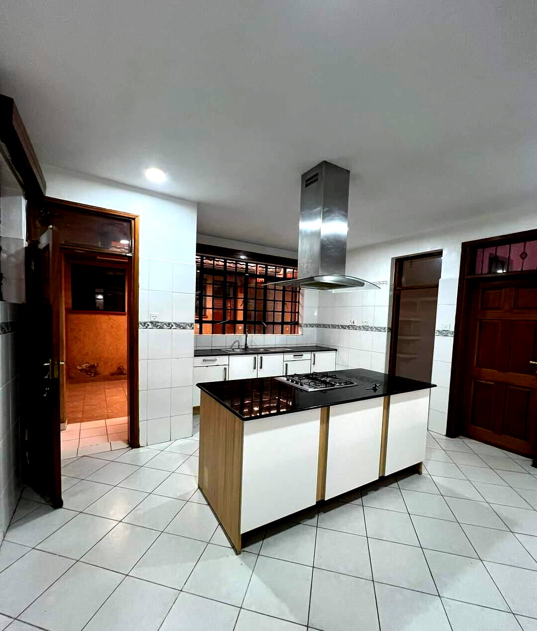 5BR All-Ensuite Townhouse with DSQ in Gated 6-Unit Estate - Kileleshwa
