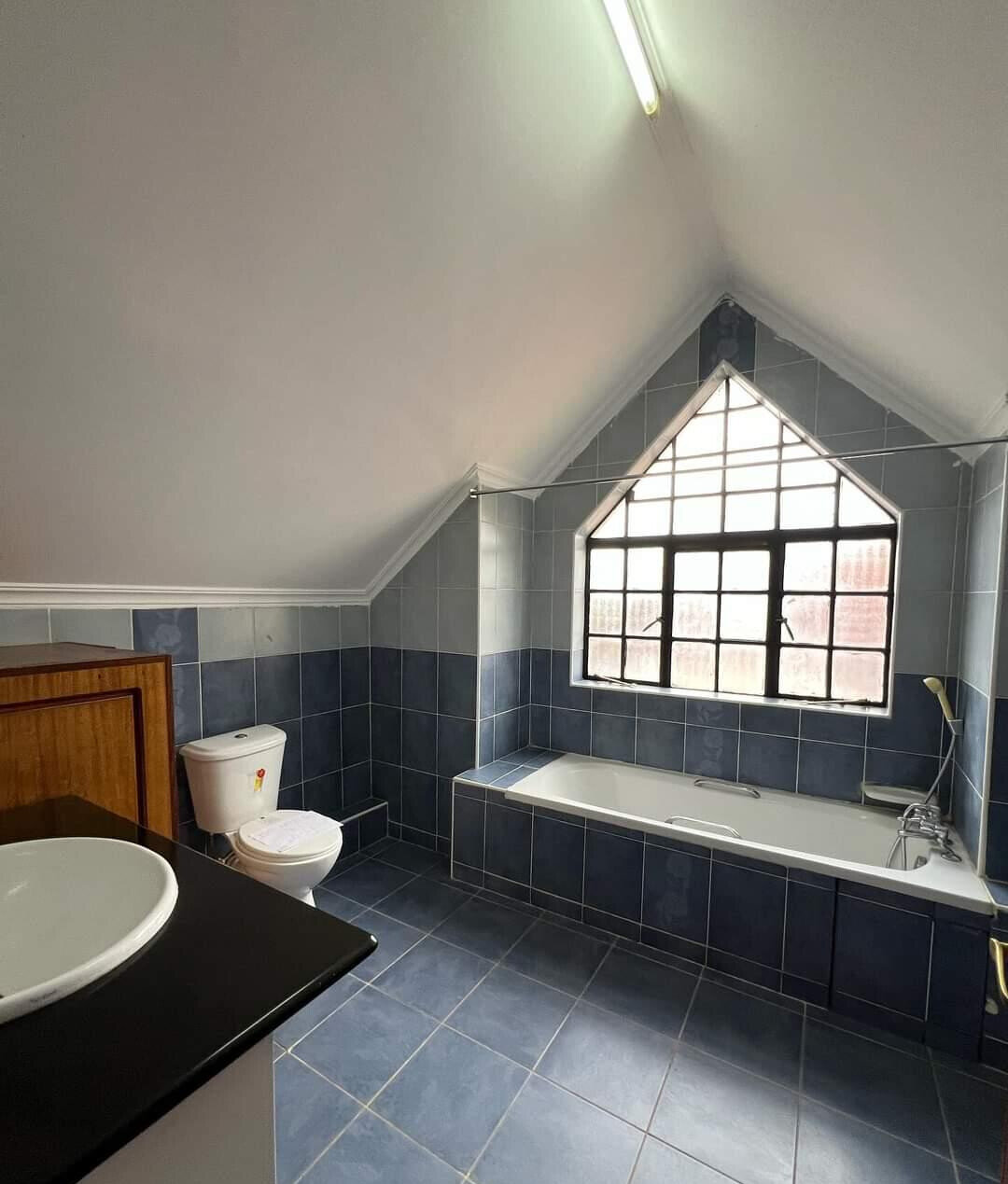 5BR All-Ensuite Townhouse with DSQ in Gated 6-Unit Estate - Kileleshwa