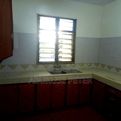 2bdrm Block of Flats in Tudor Nora for rent - Image 2