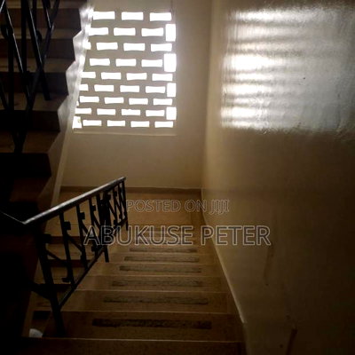 2bdrm Block of Flats in Tudor Nora for rent - Image 5