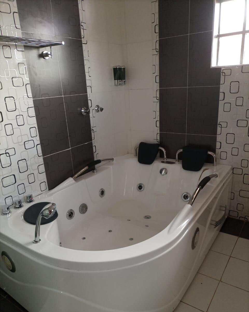 4BR All-Ensuite Townhouse with Jacuzzi & 30K Tank - Ruiru
