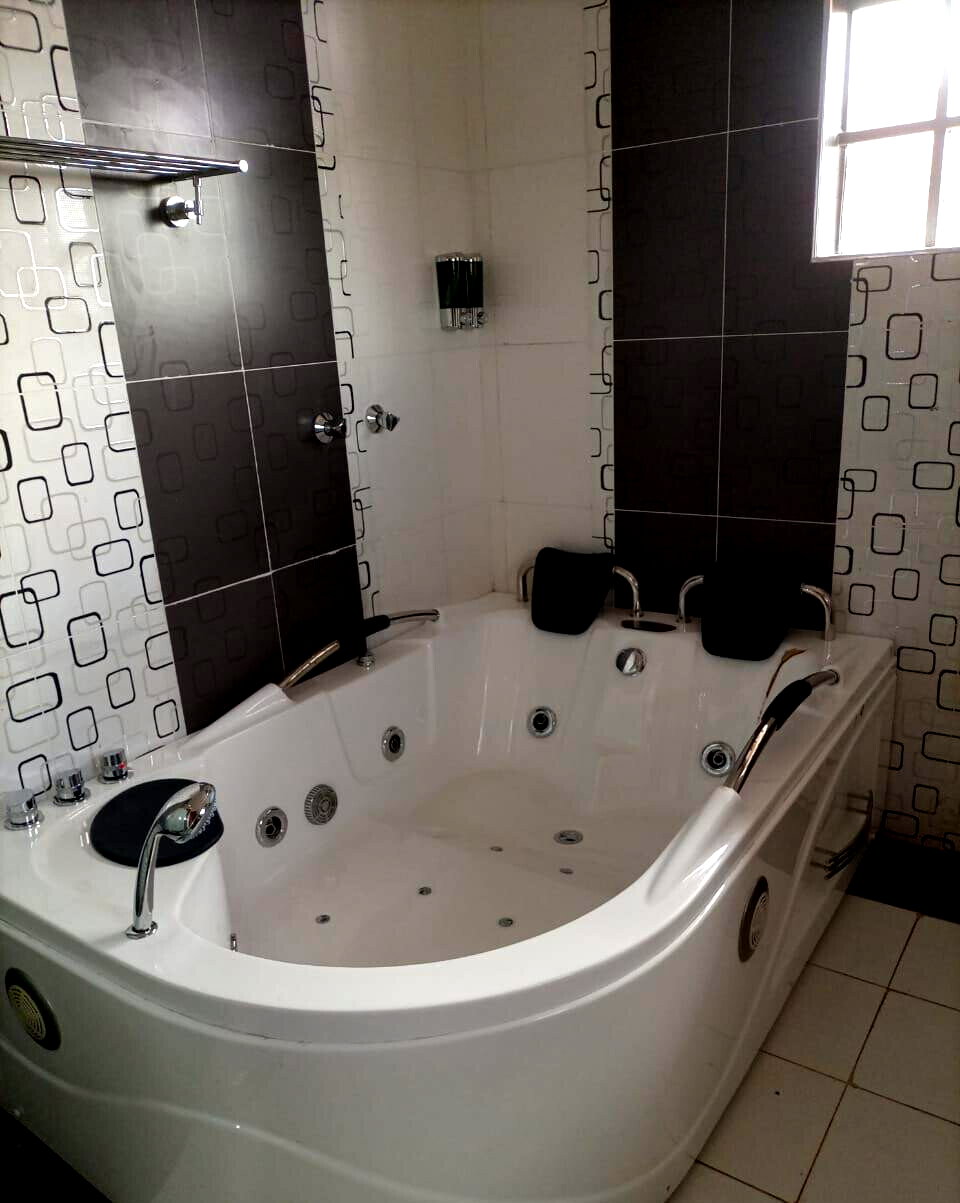 4BR All-Ensuite Townhouse with Jacuzzi & 30K Tank - Ruiru