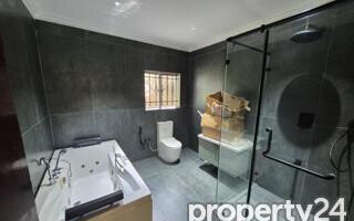 1-Acre Mansion with Garden for KSh 500K