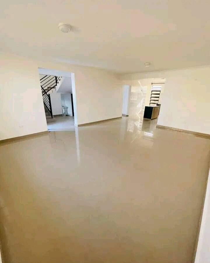 4BR Flat Roof Townhouse with Rooftop Terrace & DSQ - Kitengela