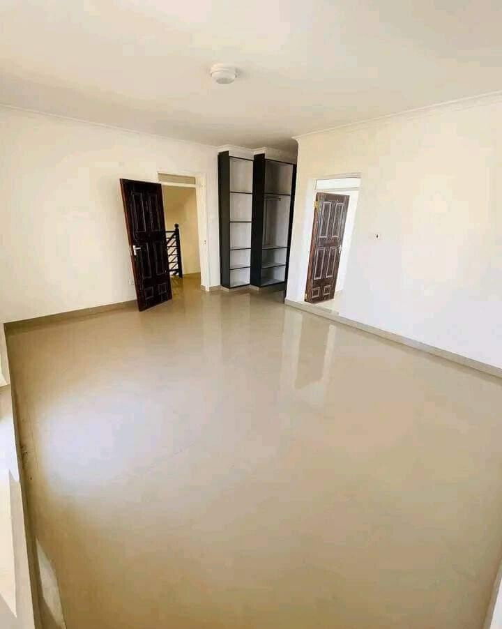 4BR Flat Roof Townhouse with Rooftop Terrace & DSQ - Kitengela