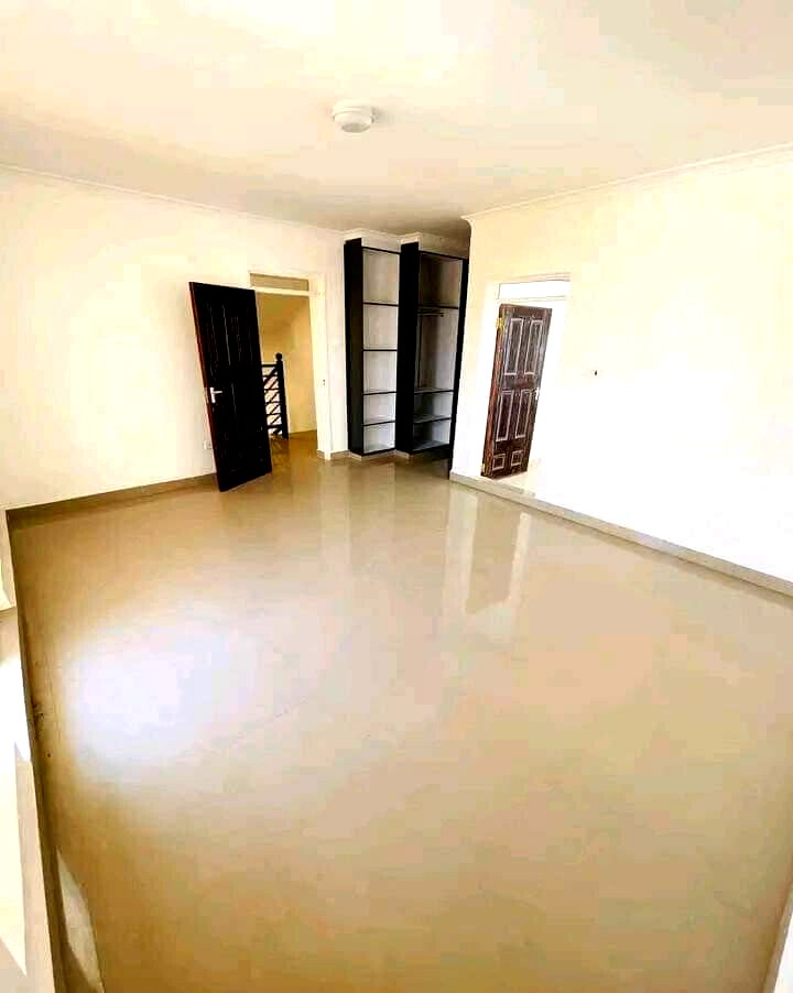4BR Flat Roof Townhouse with Rooftop Terrace & DSQ - Kitengela