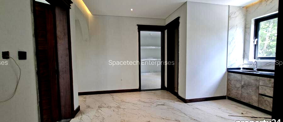 5BR Ambassadorial Residence at KSh 9K