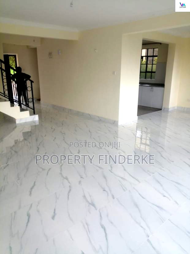 3bdrm Townhouse/Terrace in Kadeya, Oluulua for sale