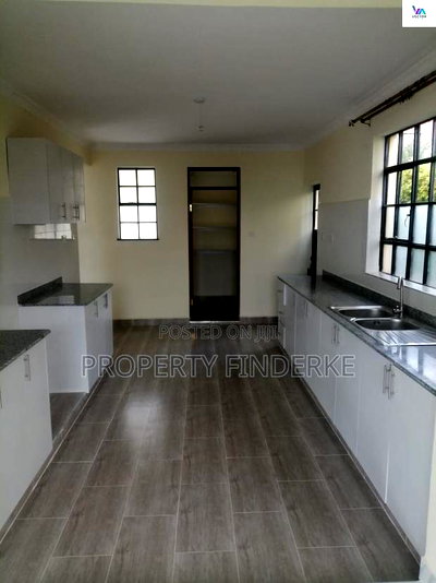 3bdrm Townhouse/Terrace in Kadeya, Oluulua for sale - Image 7