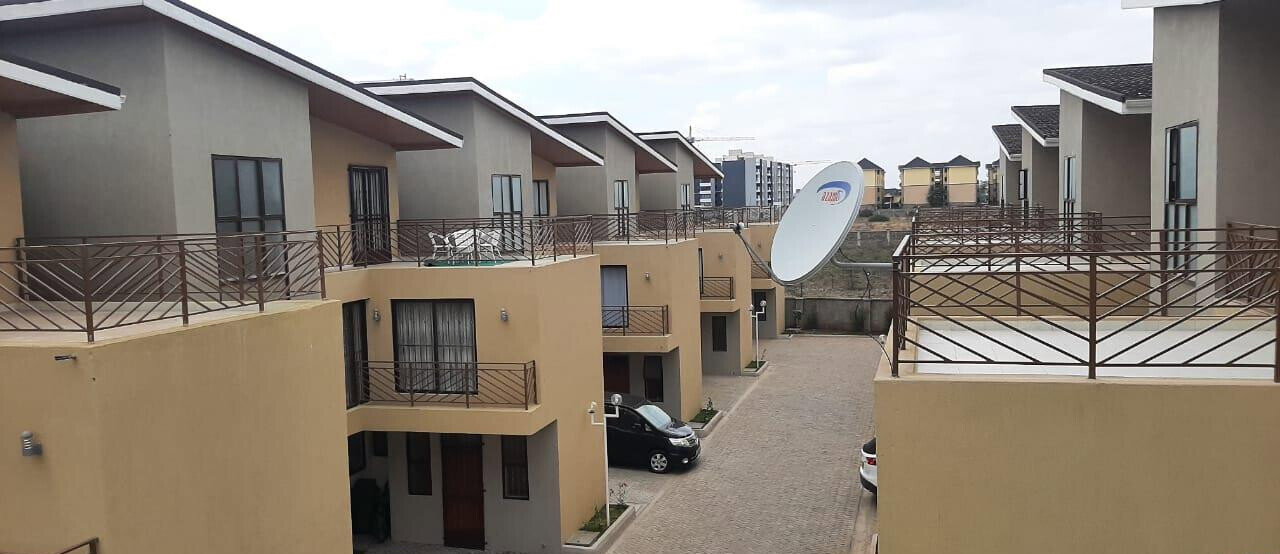 5 En-Suite Bedrooms with DSQ & Private Garden - Syokimau