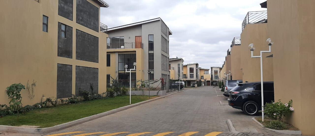 5 En-Suite Bedrooms with DSQ & Private Garden - Syokimau