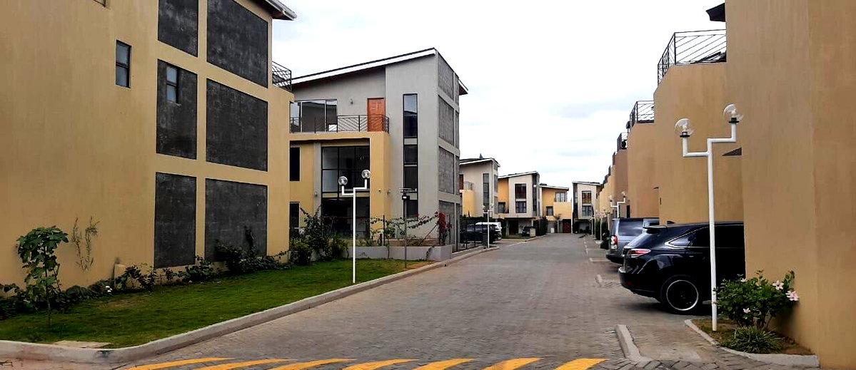 5 En-Suite Bedrooms with DSQ & Private Garden - Syokimau