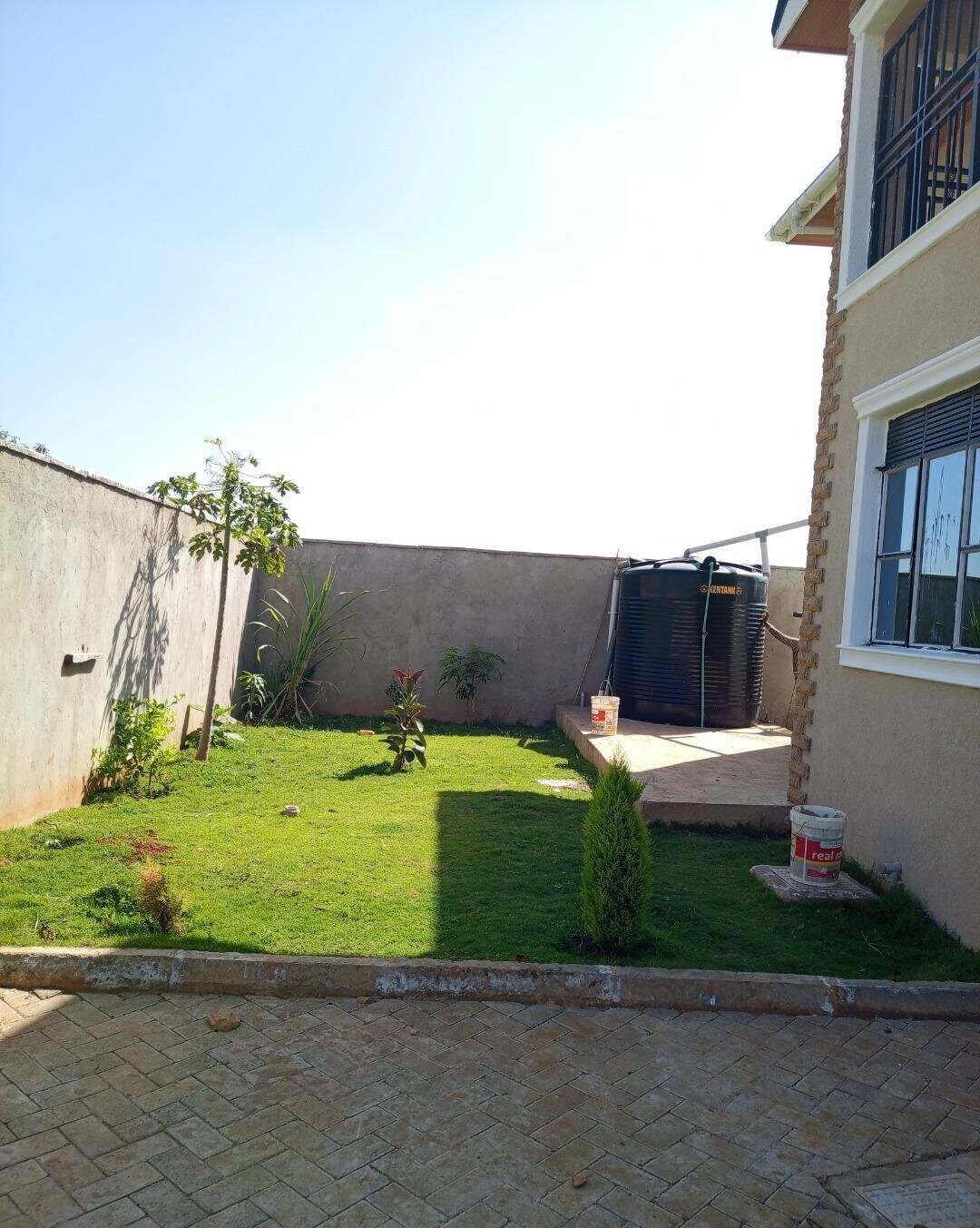 Newly Built 4BR All-Ensuite Townhouse with Walk-in Closet - Kamakis
