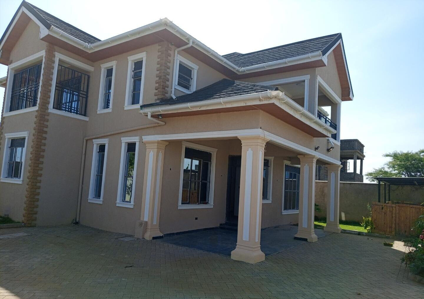 Newly Built 4BR All-Ensuite Townhouse with Walk-in Closet - Kamakis