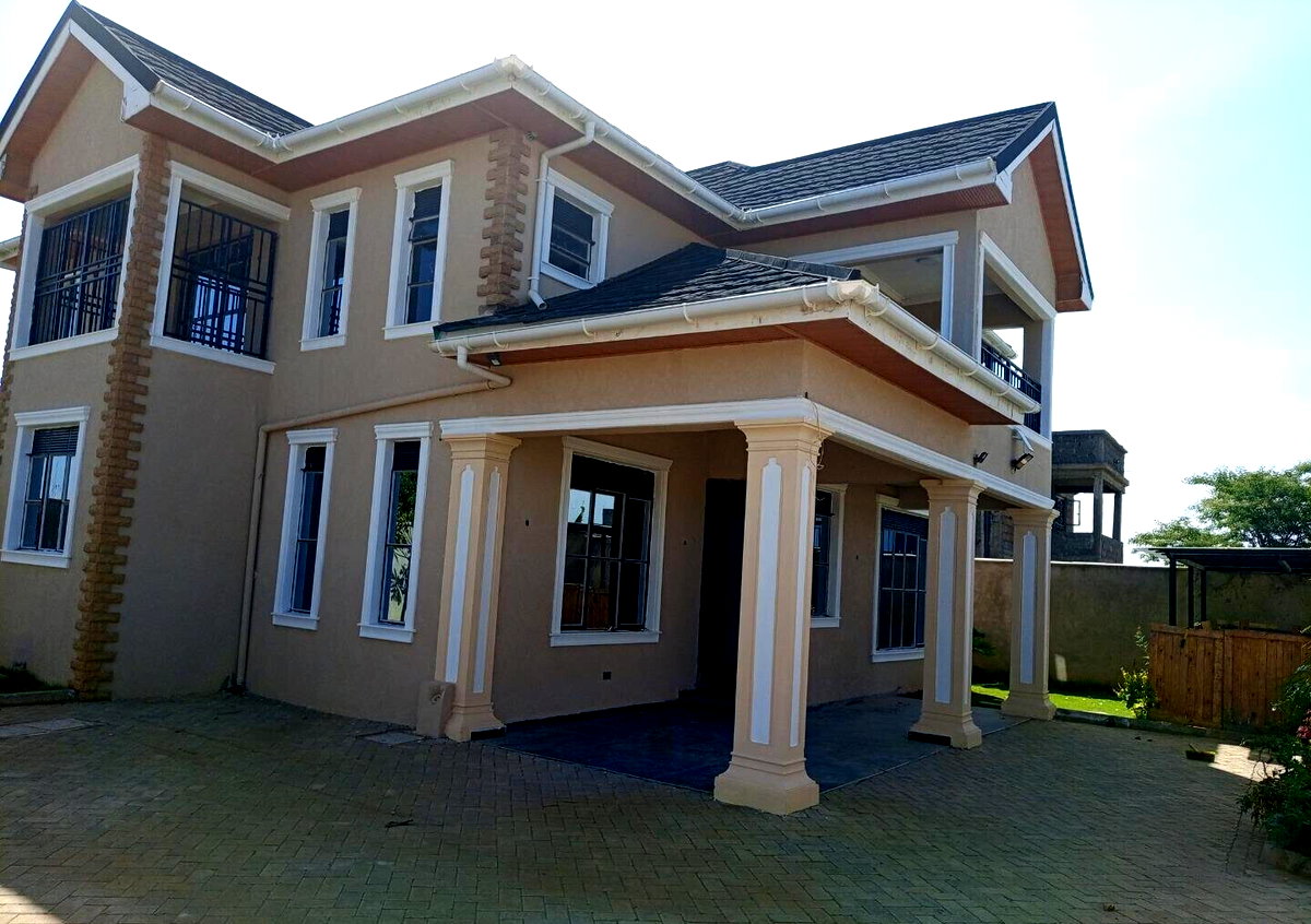 Newly Built 4BR All-Ensuite Townhouse with Walk-in Closet - Kamakis