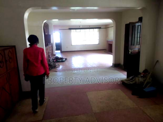 13bdrm Mansion in Mayeast Road, Karen C for rent