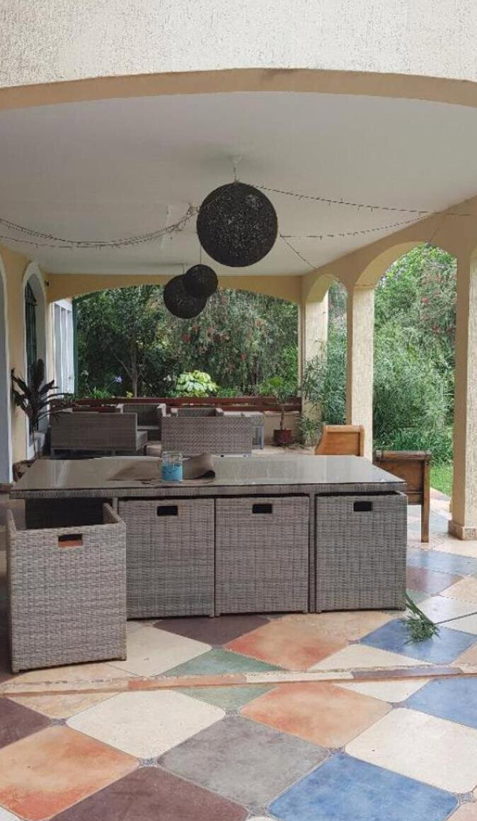 5BR Villa with Jacuzzi & Clubhouse Access - Runda