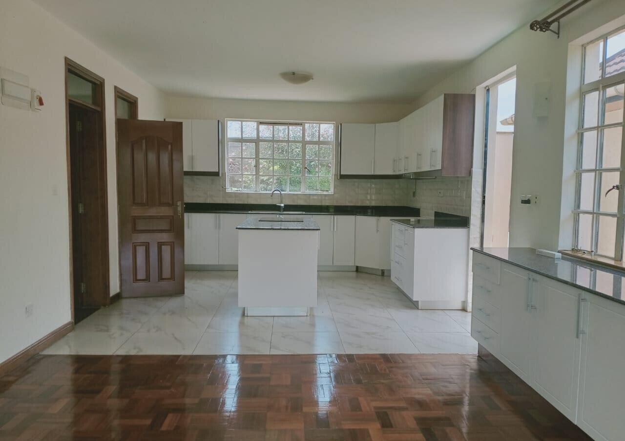 4BR All-Ensuite Townhouse on Half-Acre with DSQ - Runda
