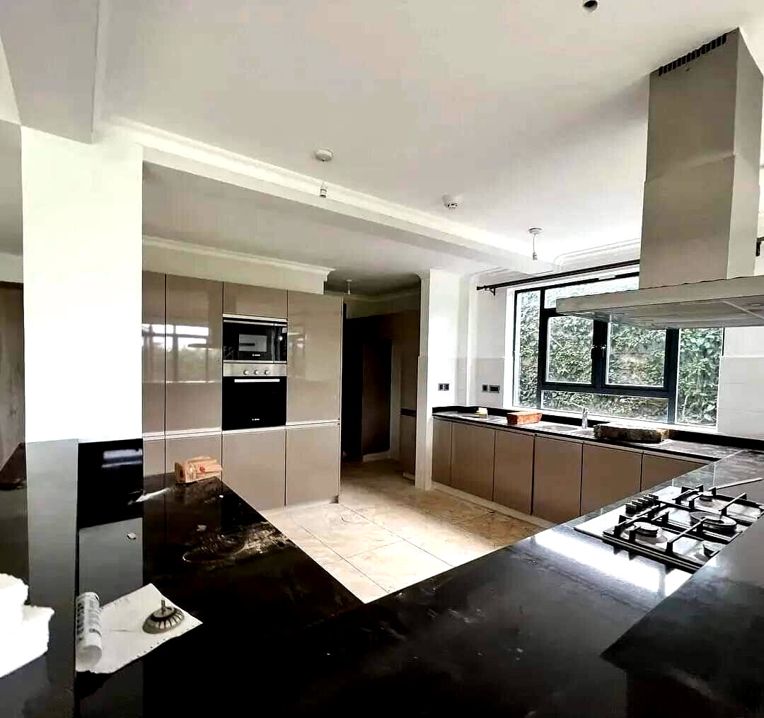 4BR All-Ensuite Villa with Pool & Gym - Runda, Nairobi