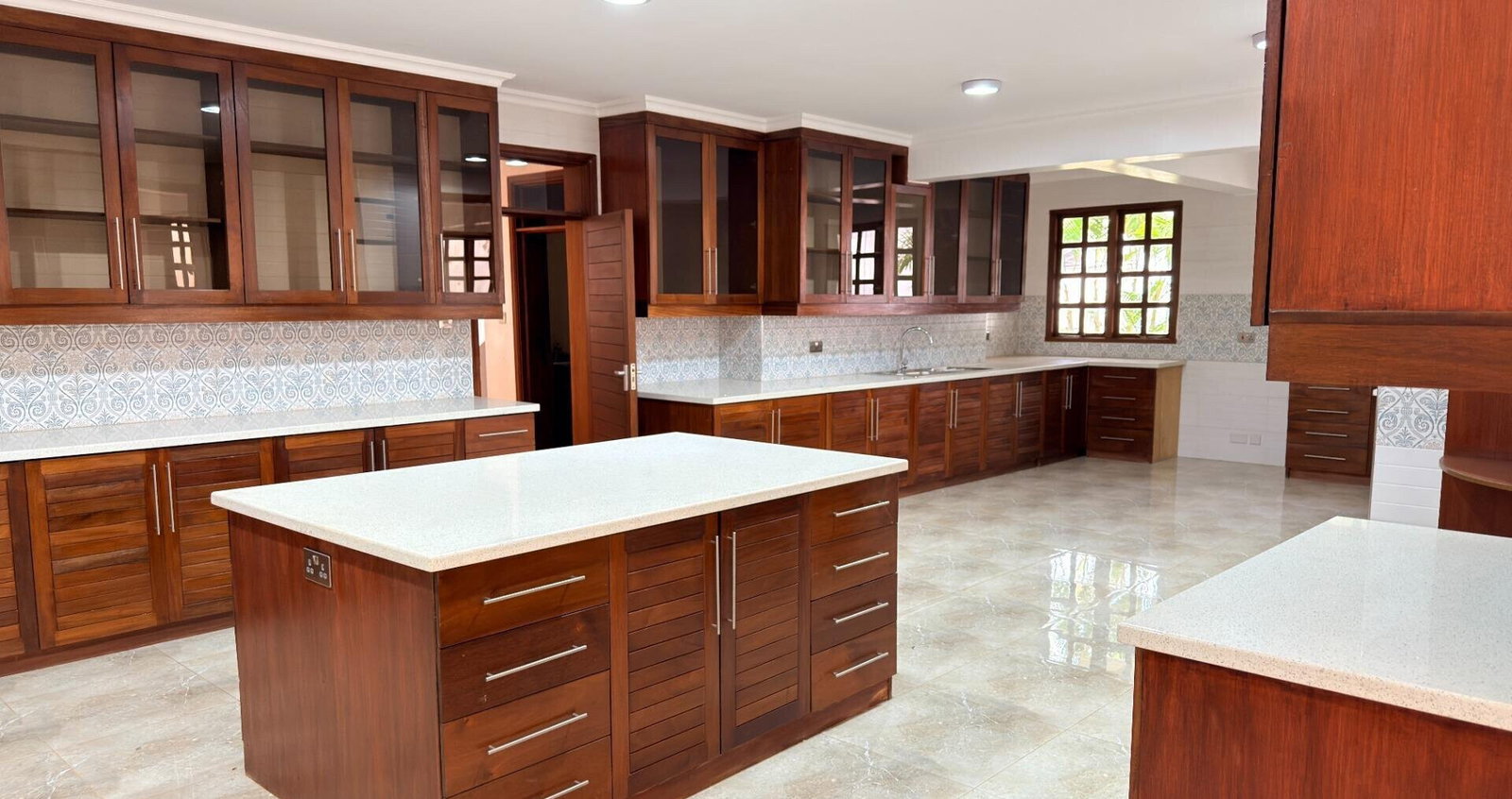 Luxury 5BR Ambassadorial Villa