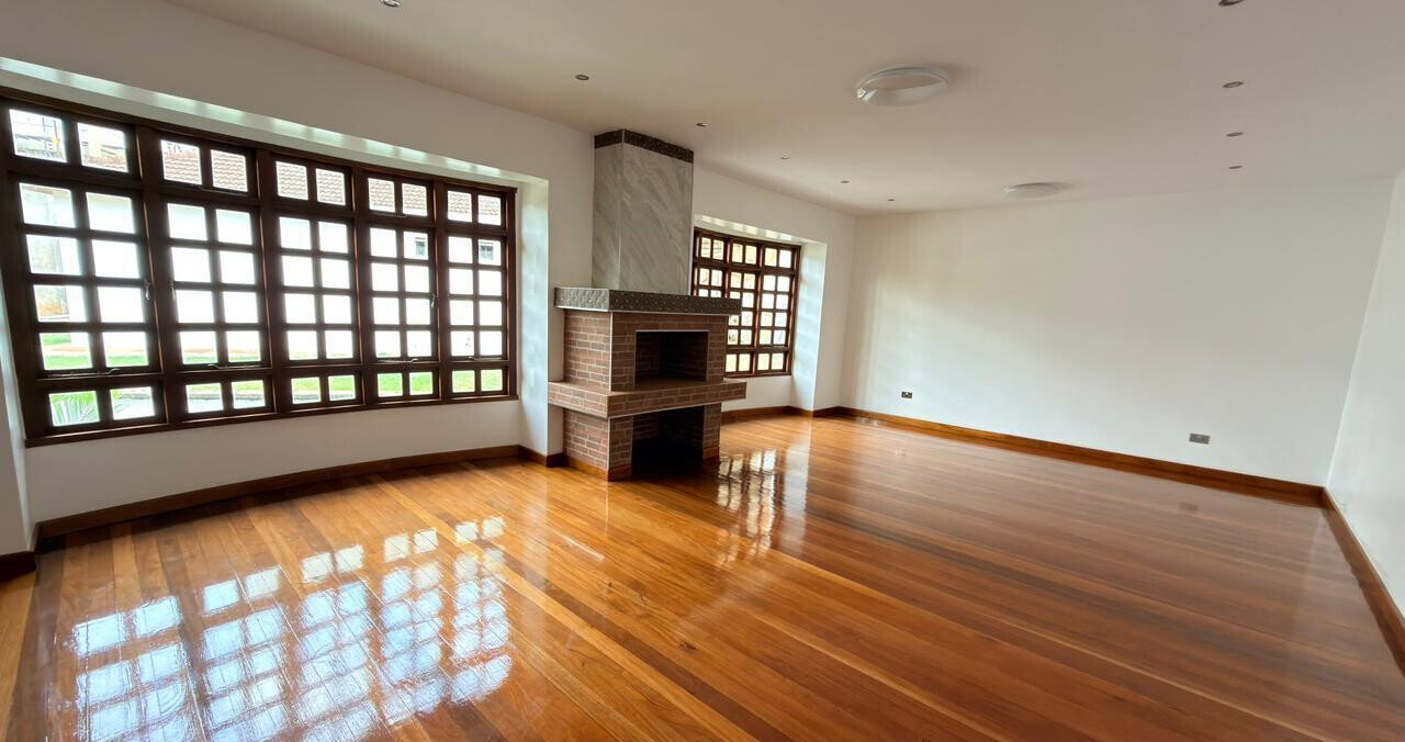 Luxury 5BR Ambassadorial Villa