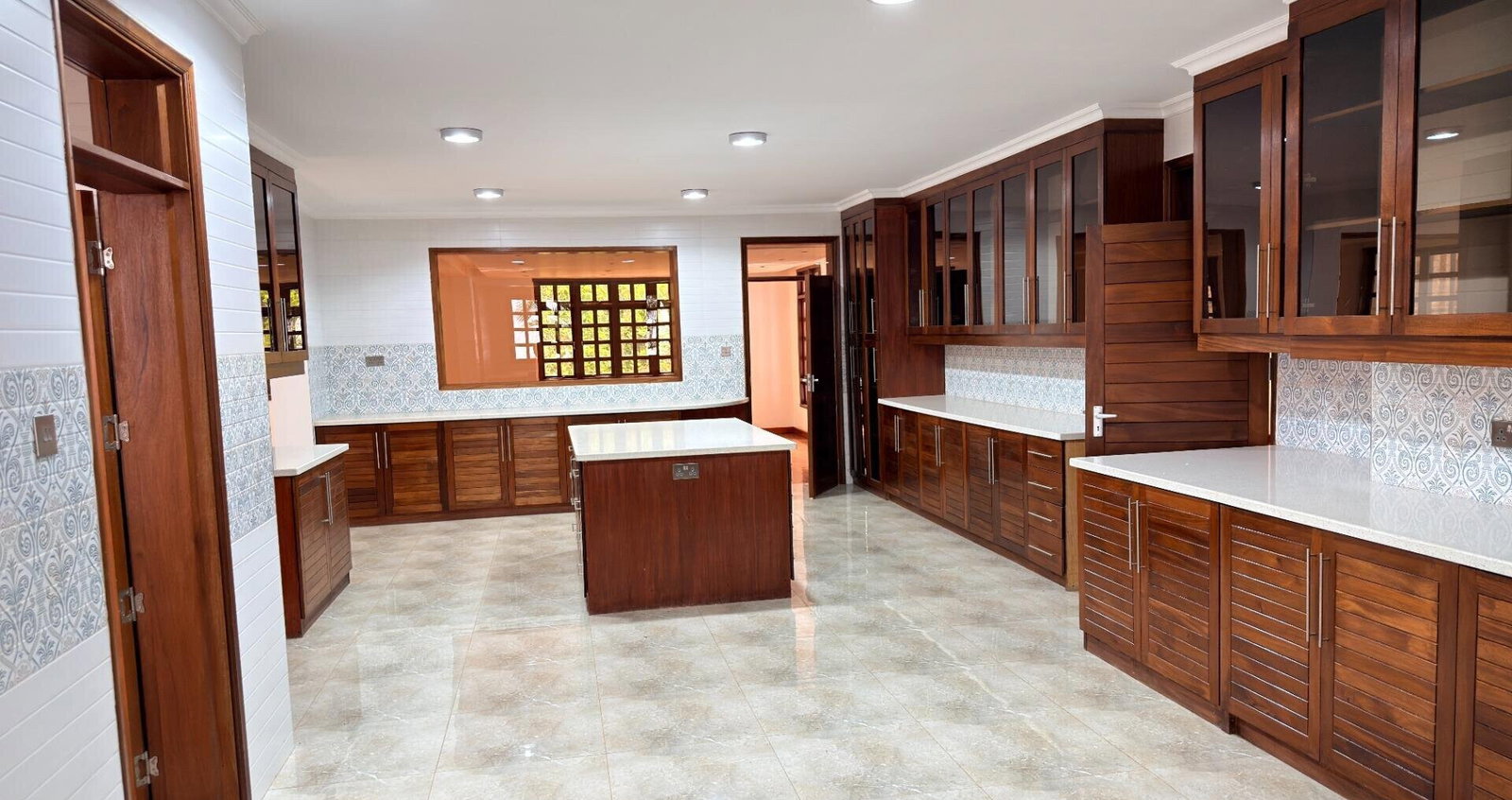 Luxury 5BR Ambassadorial Villa