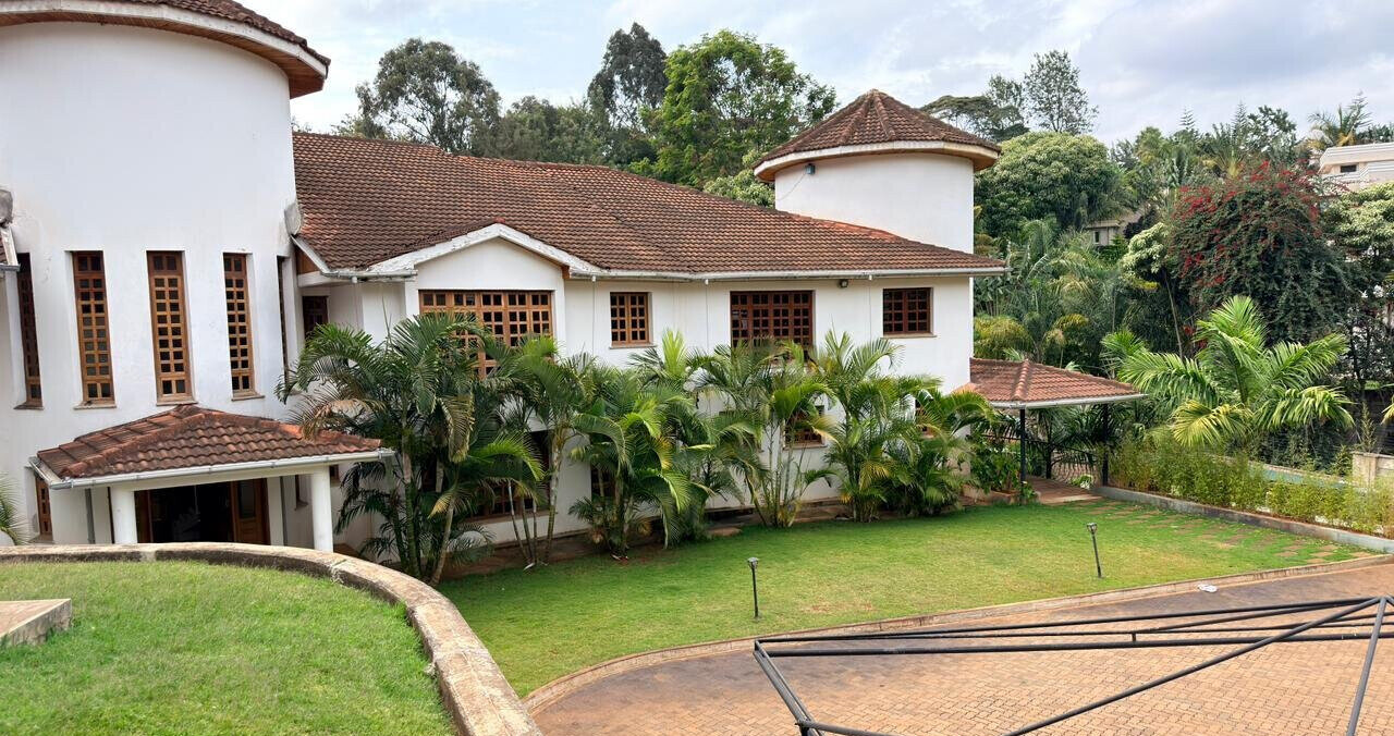 Luxury 5BR Ambassadorial Villa