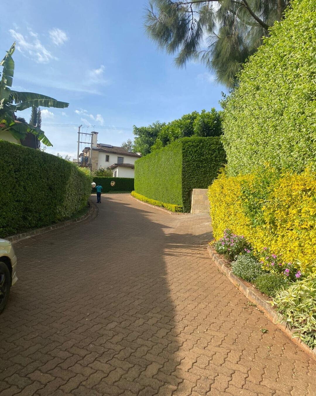 4BR Townhouse with DSQ & Shared Pool – Redhill Gated Community
