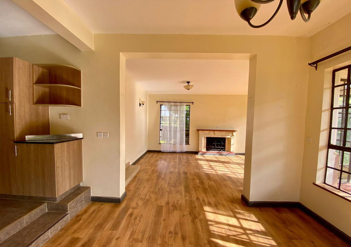 4BR Townhouse with DSQ & Shared Pool – Redhill Gated Community