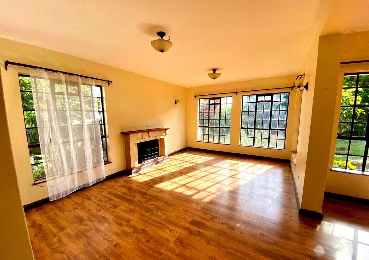 4BR Townhouse with DSQ & Shared Pool – Redhill Gated Community