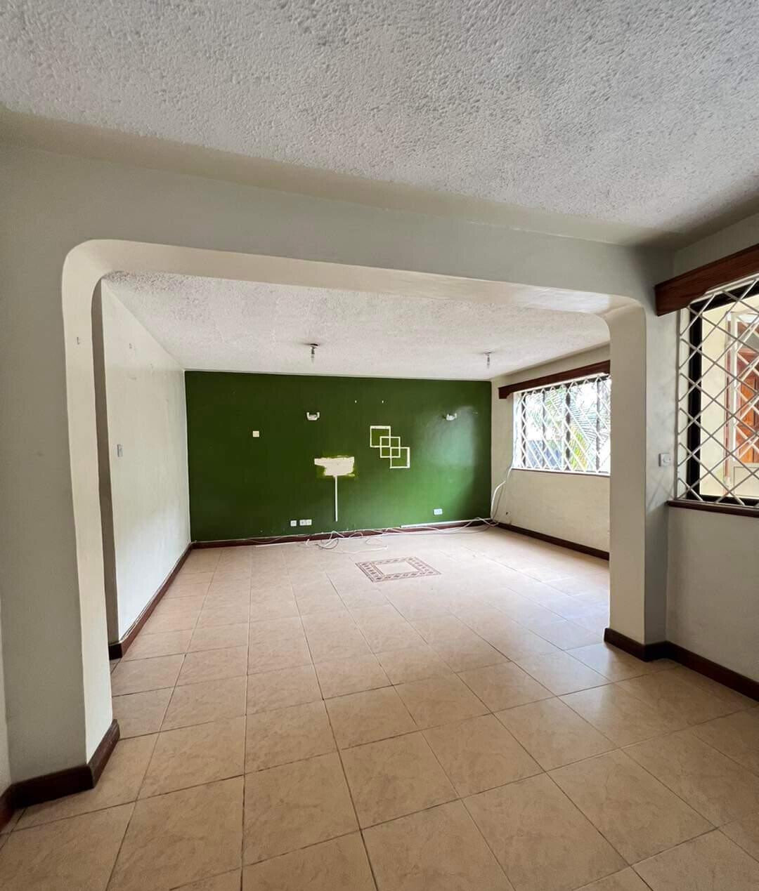 Spacious 4BR Maisonette with DSQ & Water Storage - Kileleshwa