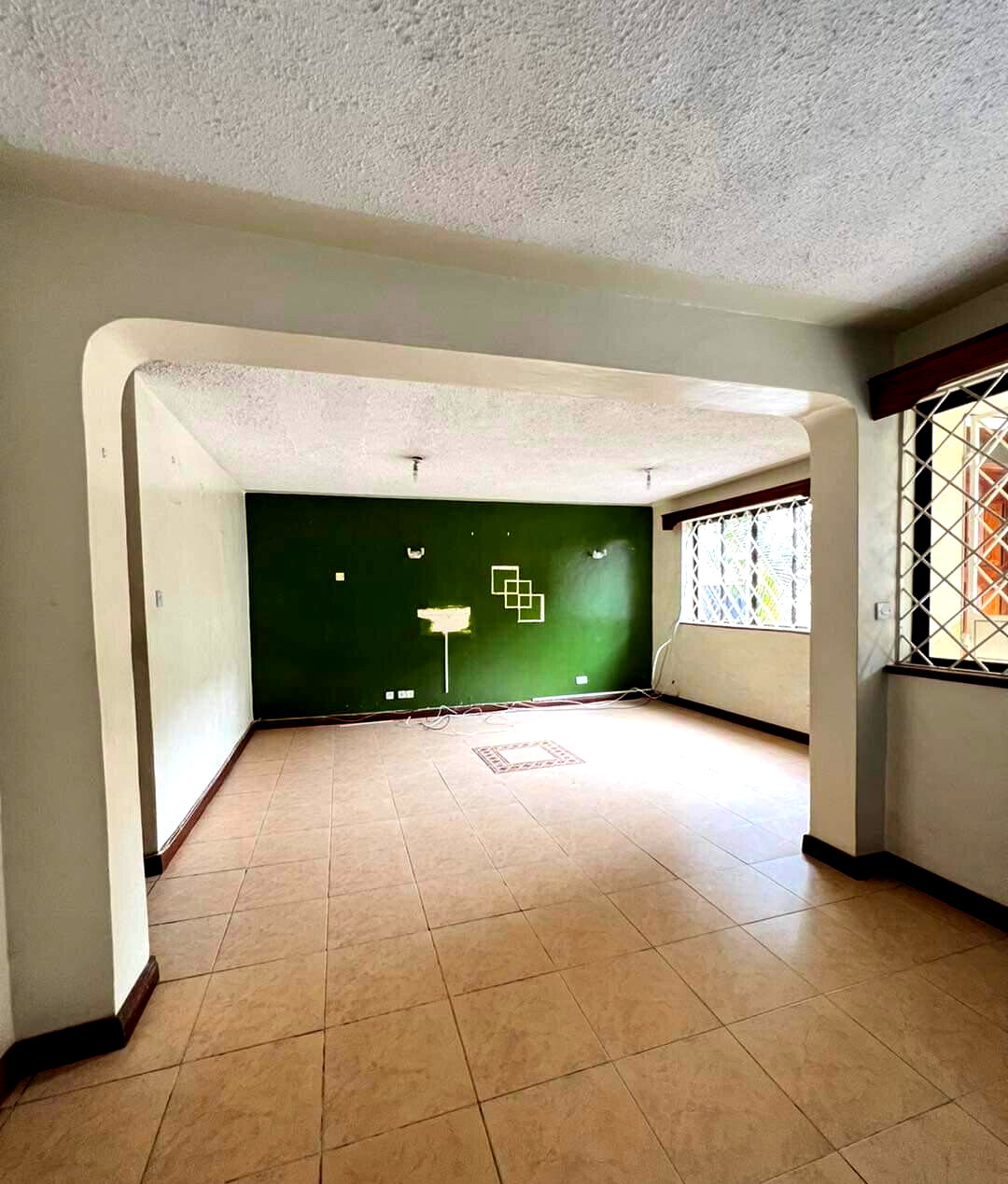 Spacious 4BR Maisonette with DSQ & Water Storage - Kileleshwa