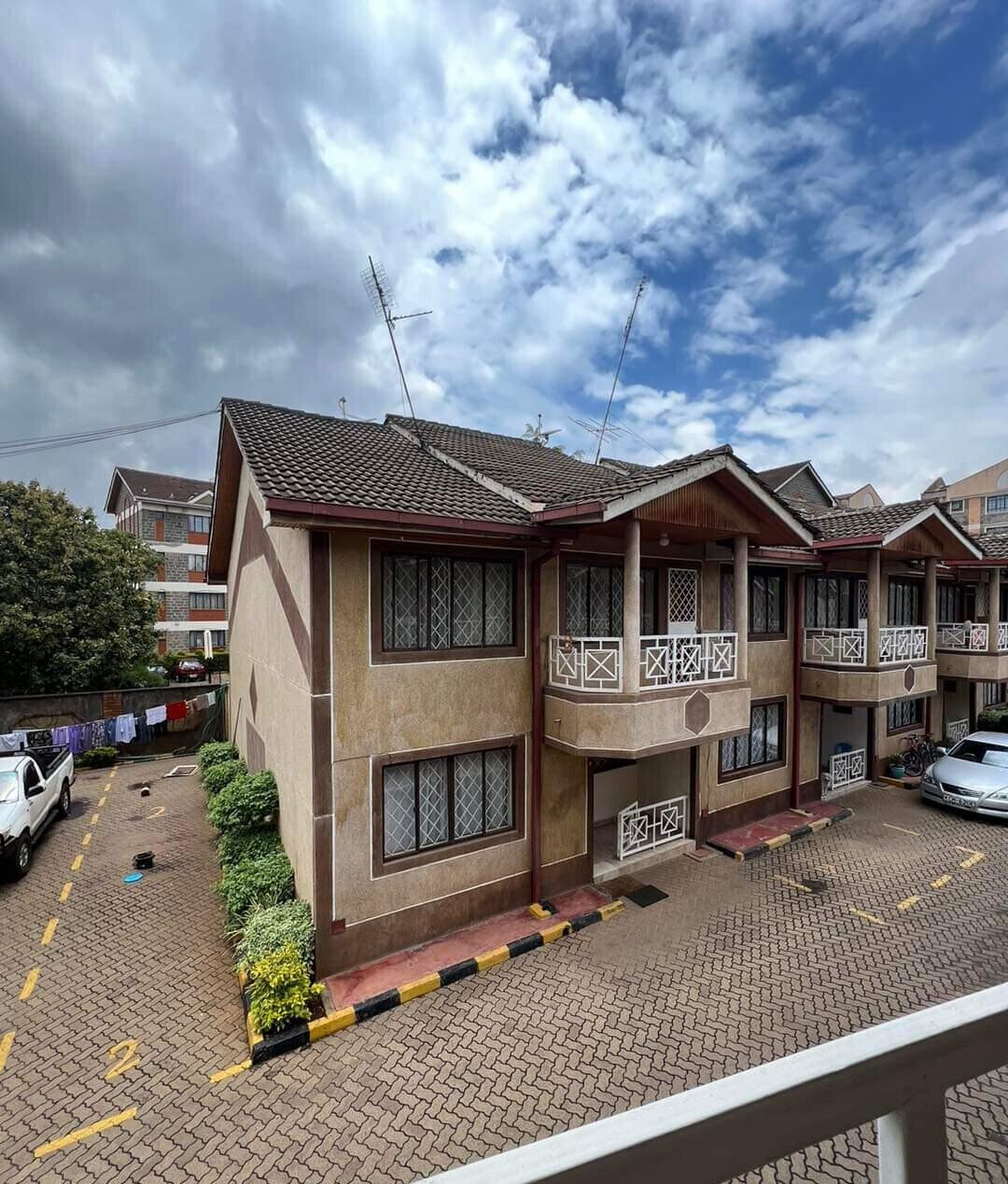 Spacious 4BR Maisonette with DSQ & Water Storage - Kileleshwa