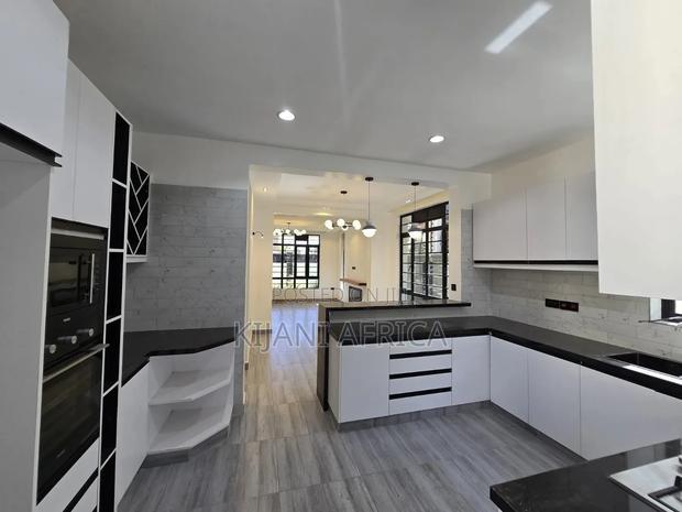 4bdrm Maisonette in Membley Estate for rent