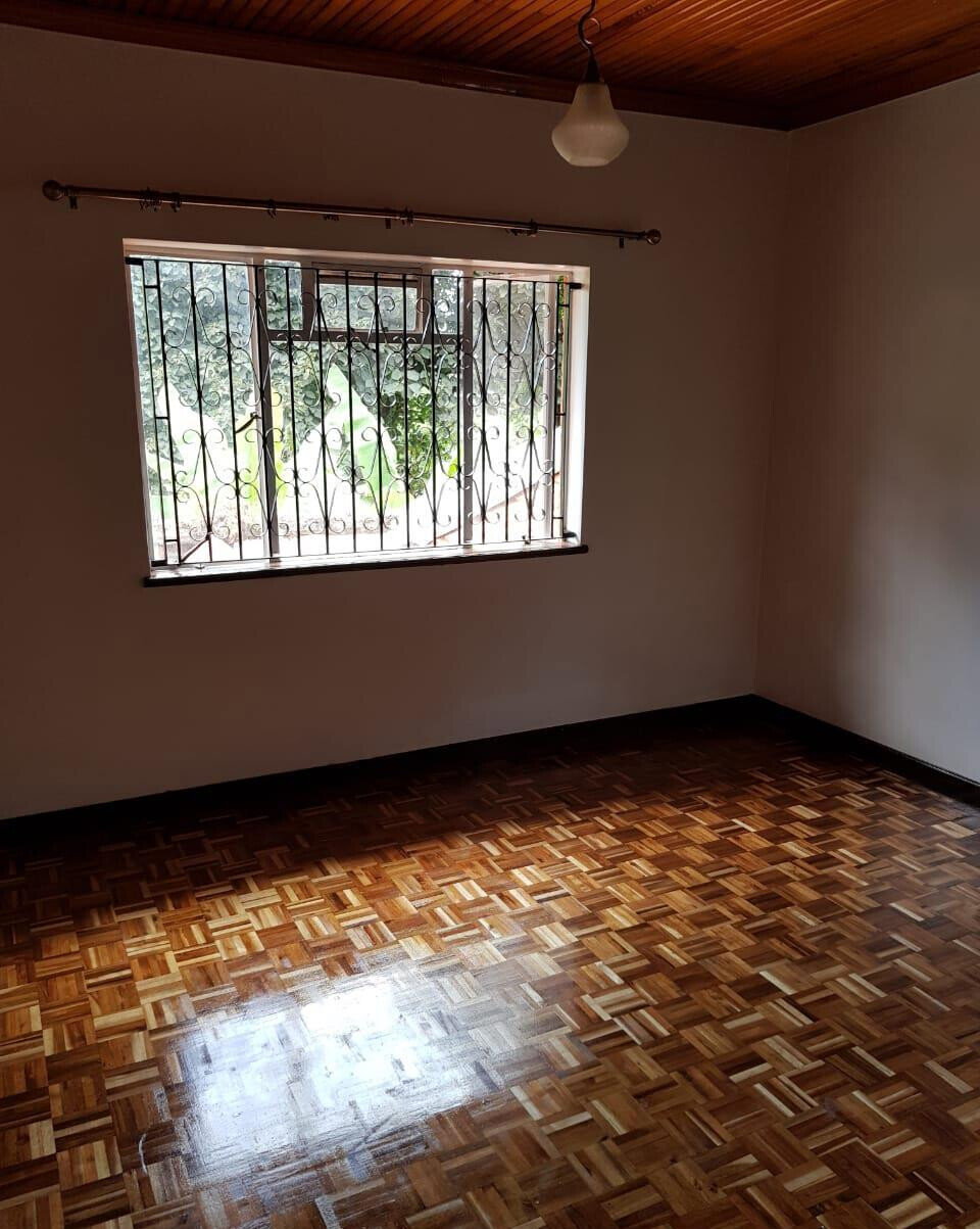 4BR Townhouse with Mature Garden & DSQ - Westlands