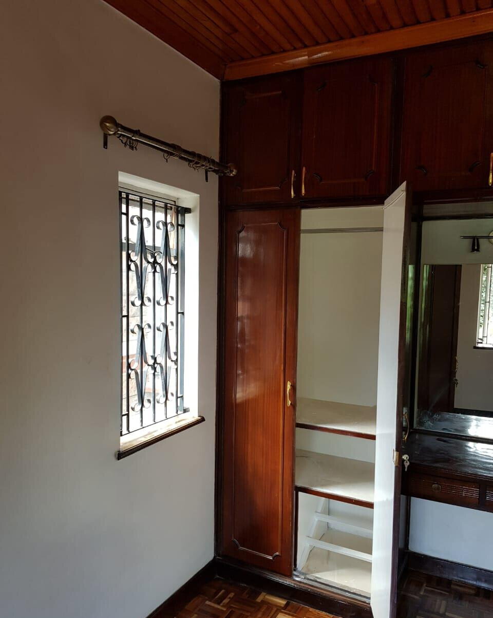 4BR Townhouse with Mature Garden & DSQ - Westlands