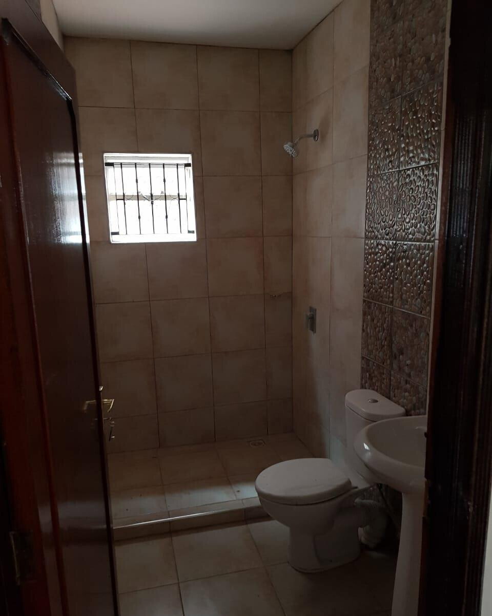 4BR Townhouse with Mature Garden & DSQ - Westlands