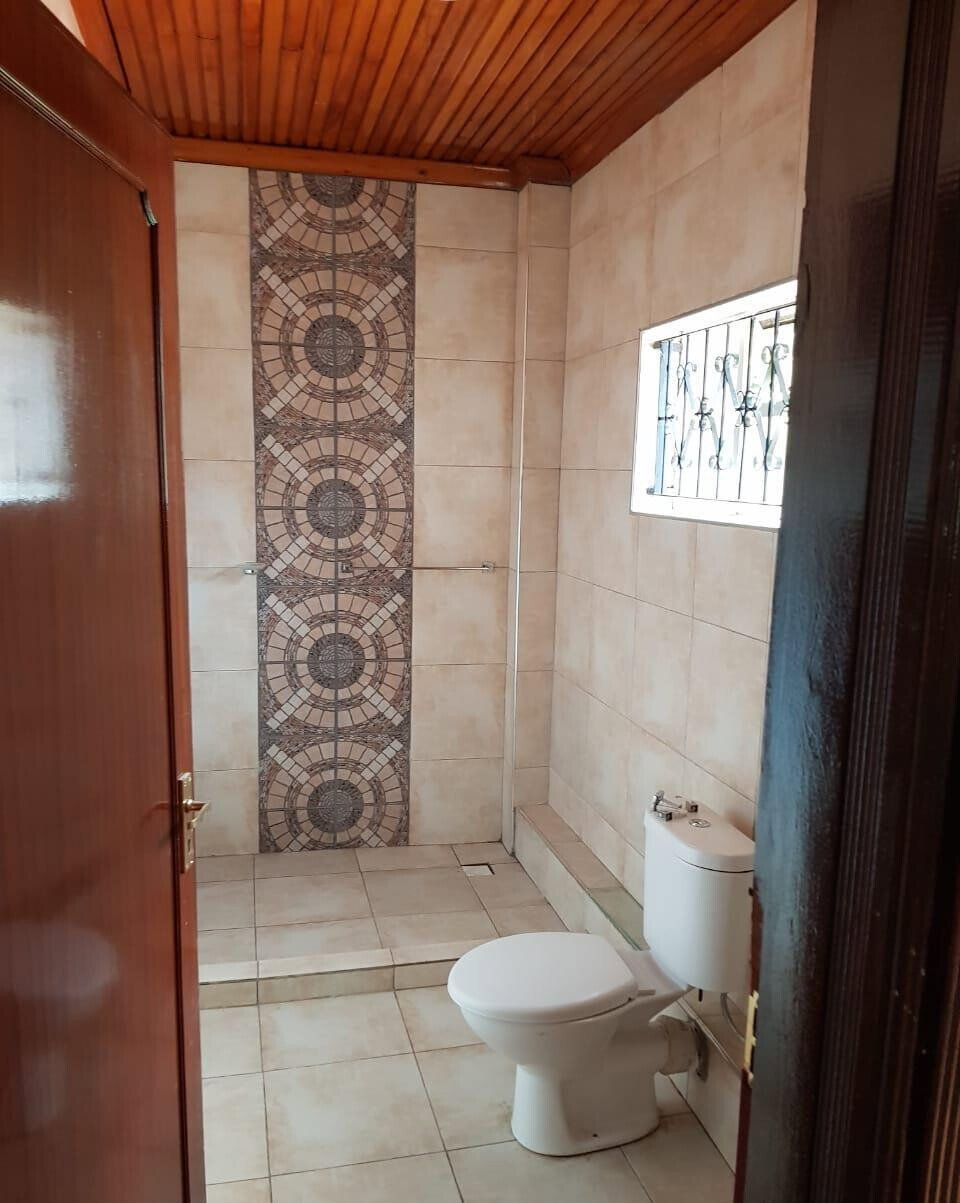 4BR Townhouse with Mature Garden & DSQ - Westlands